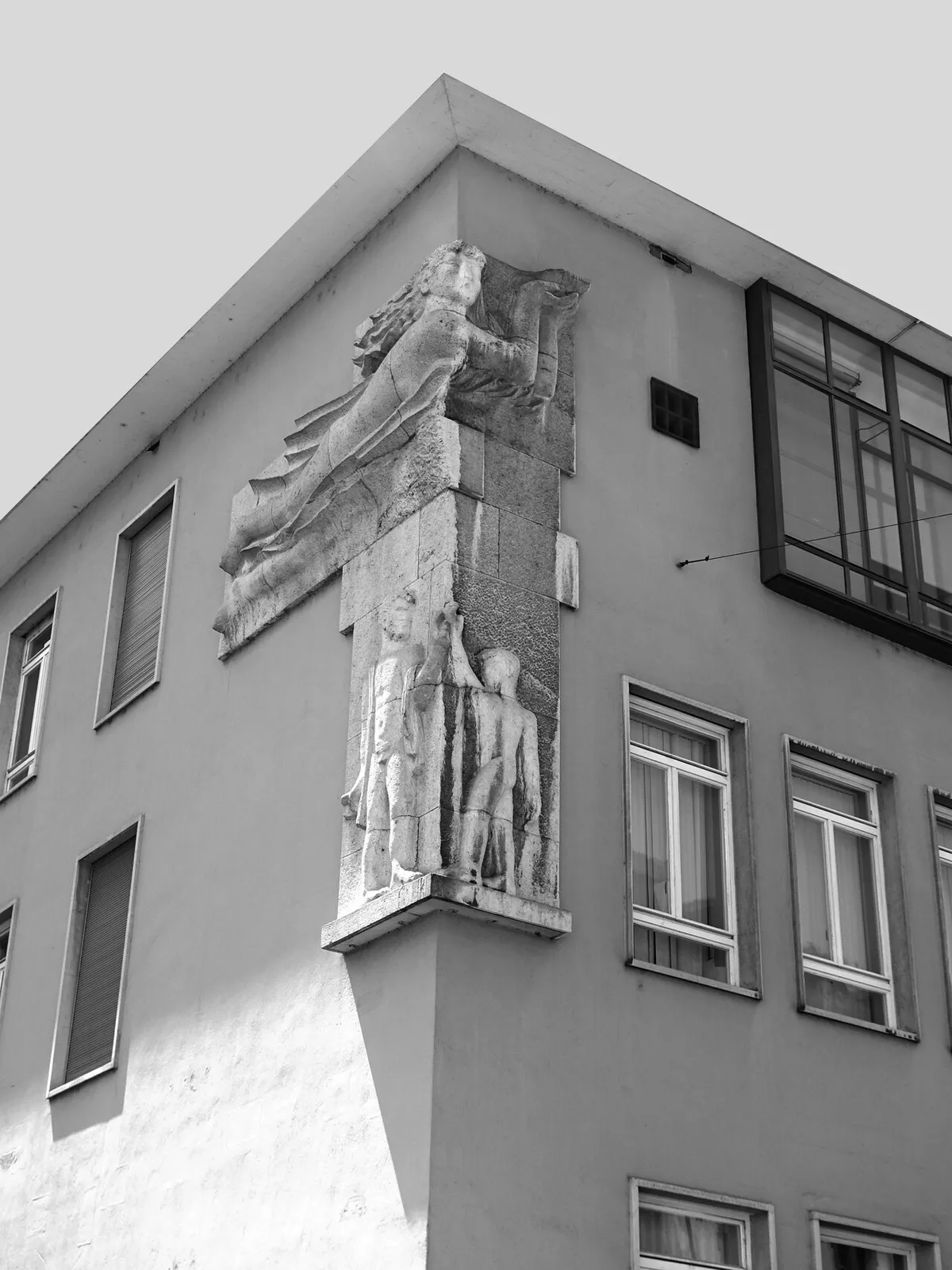 Die Schwebende, der Arzt und der Knabe