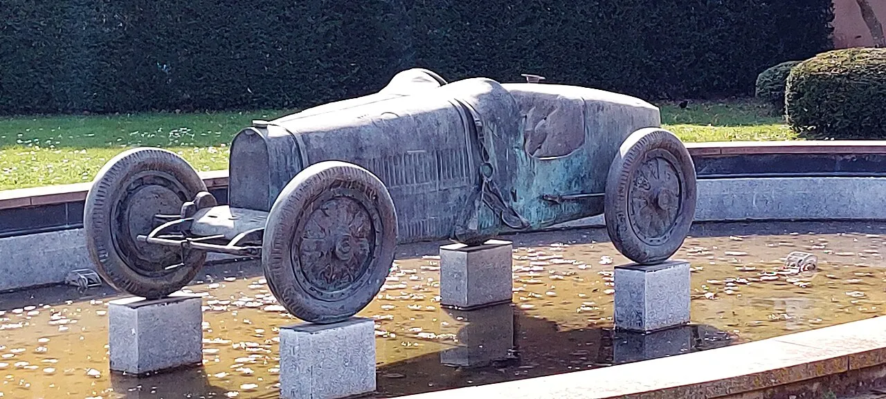 Sculpture de Bugatti Type 35
