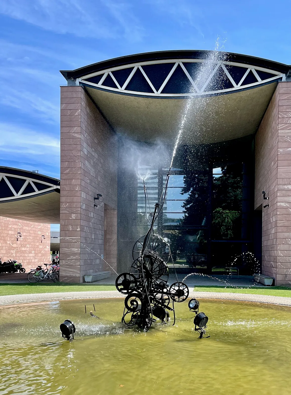 Schwimmwasserplastik