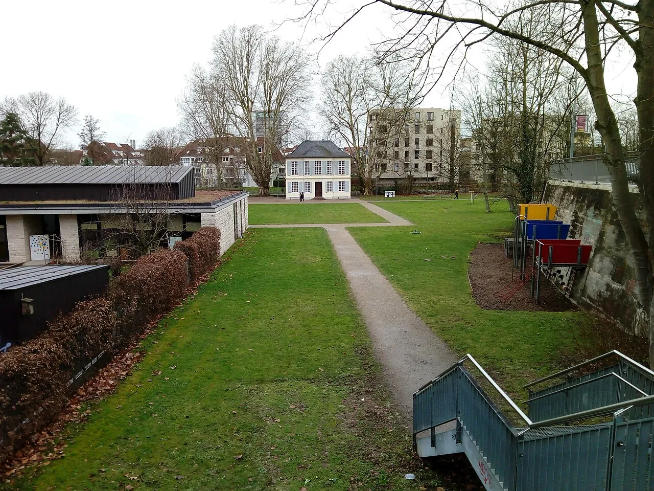 Figur im Rosengarten "Heinerle"