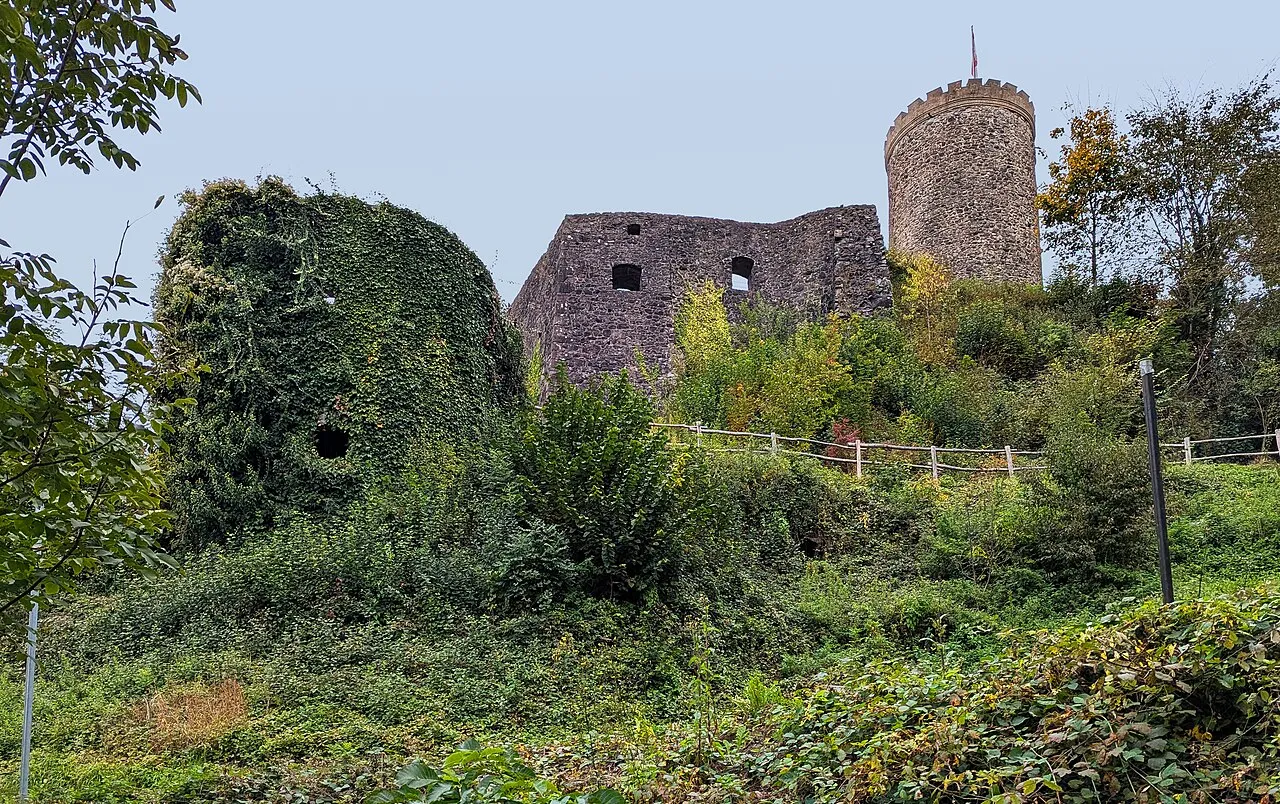 Burg Husen