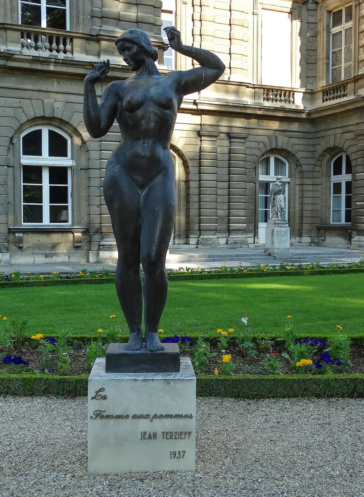 Femme aux Pommes
