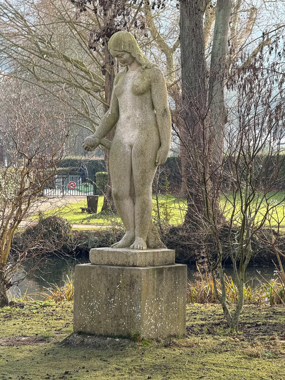 Eve à la pomme