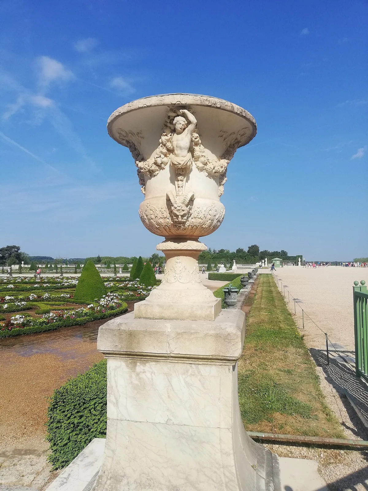 Vase aux têtes de faunes et termes