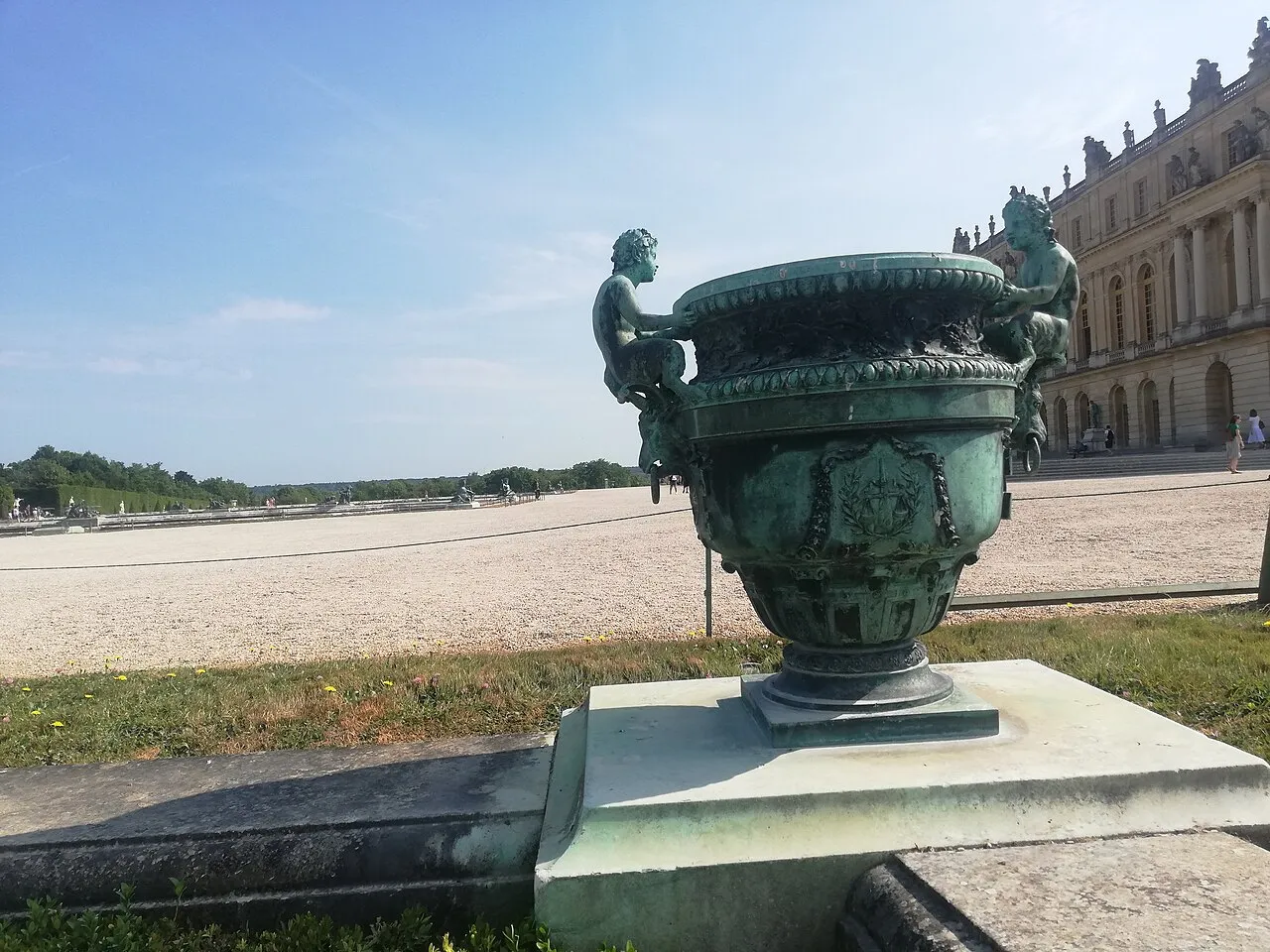 Vase aux satyres sur têtes de boucs