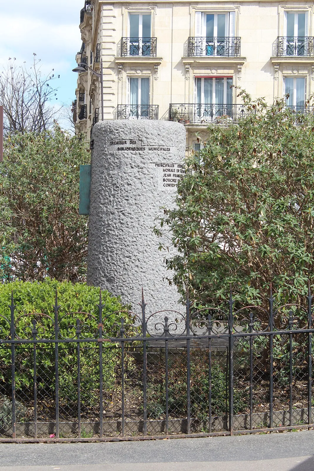 Monument à Jean Macé