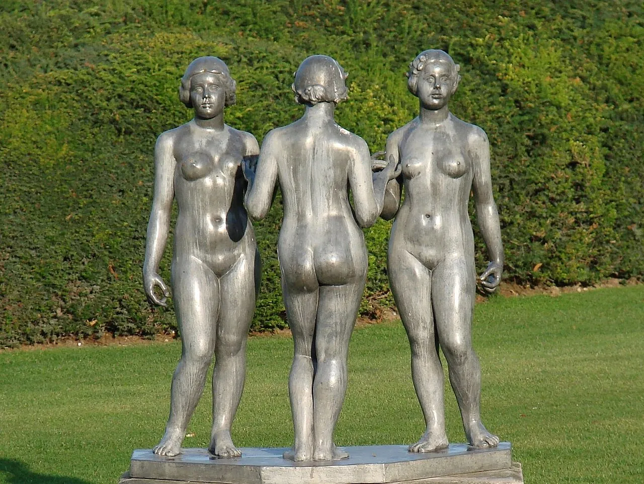 Les Trois Nymphes