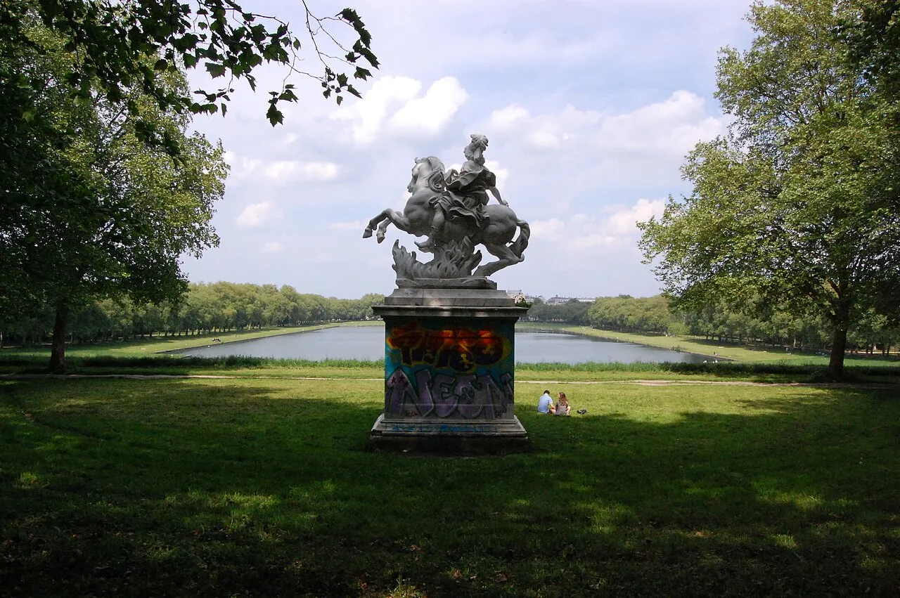 Statue équestre de Louis XIV sous les traits de Marcus Curtius