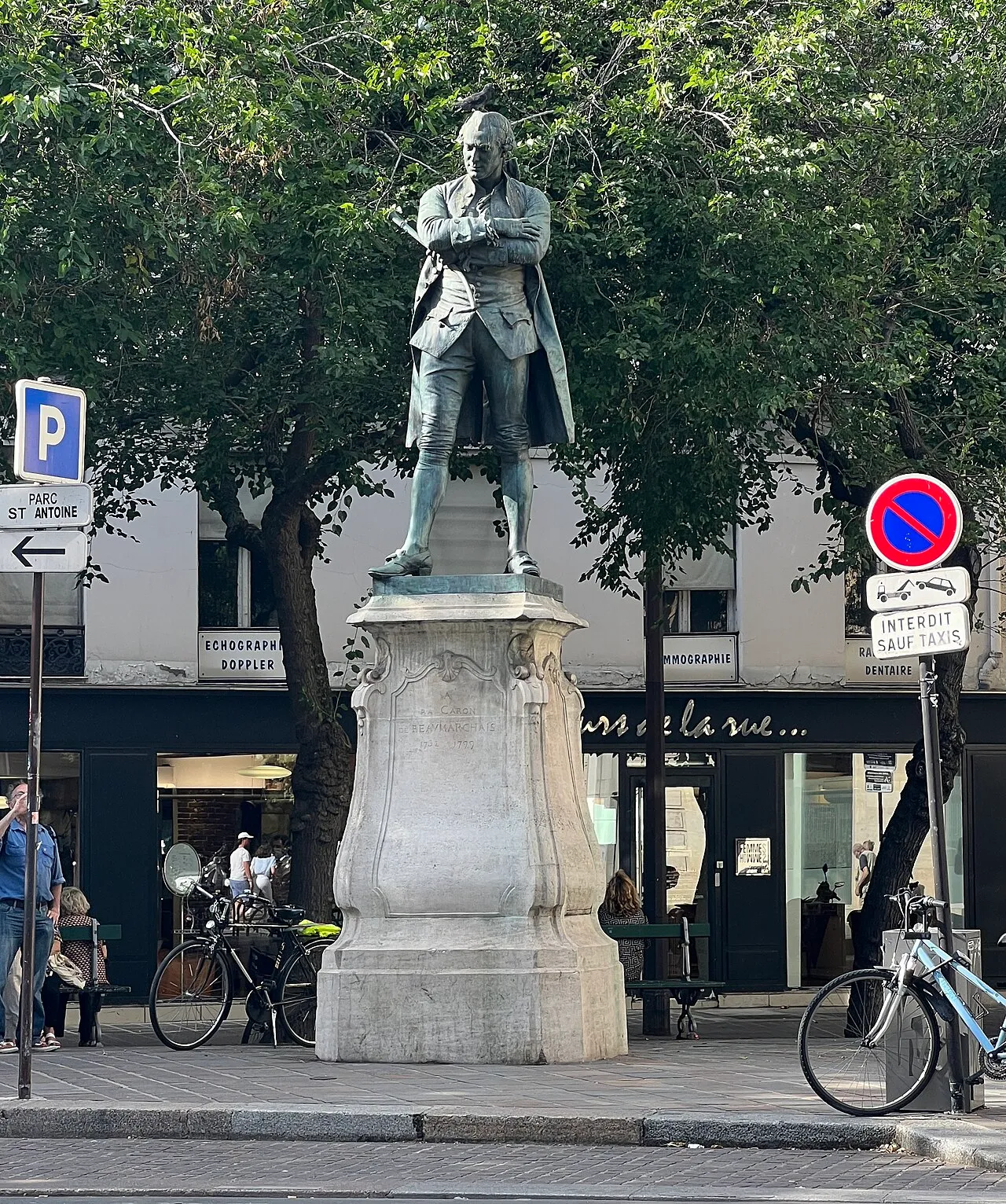 Statue de Beaumarchais