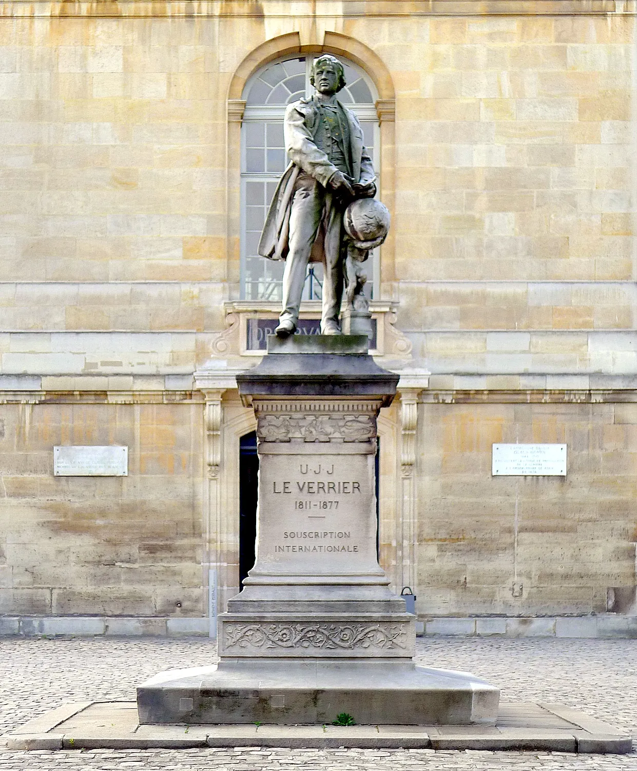 Statue d'Urbain Le Verrier