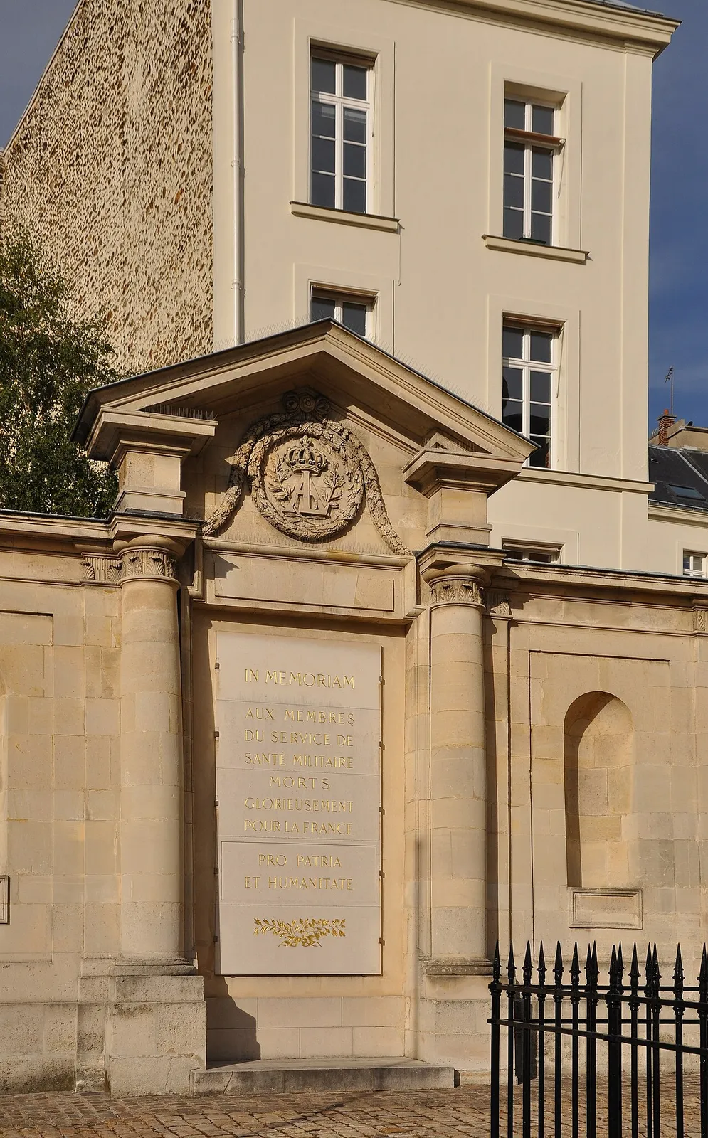 Statue de Larrey