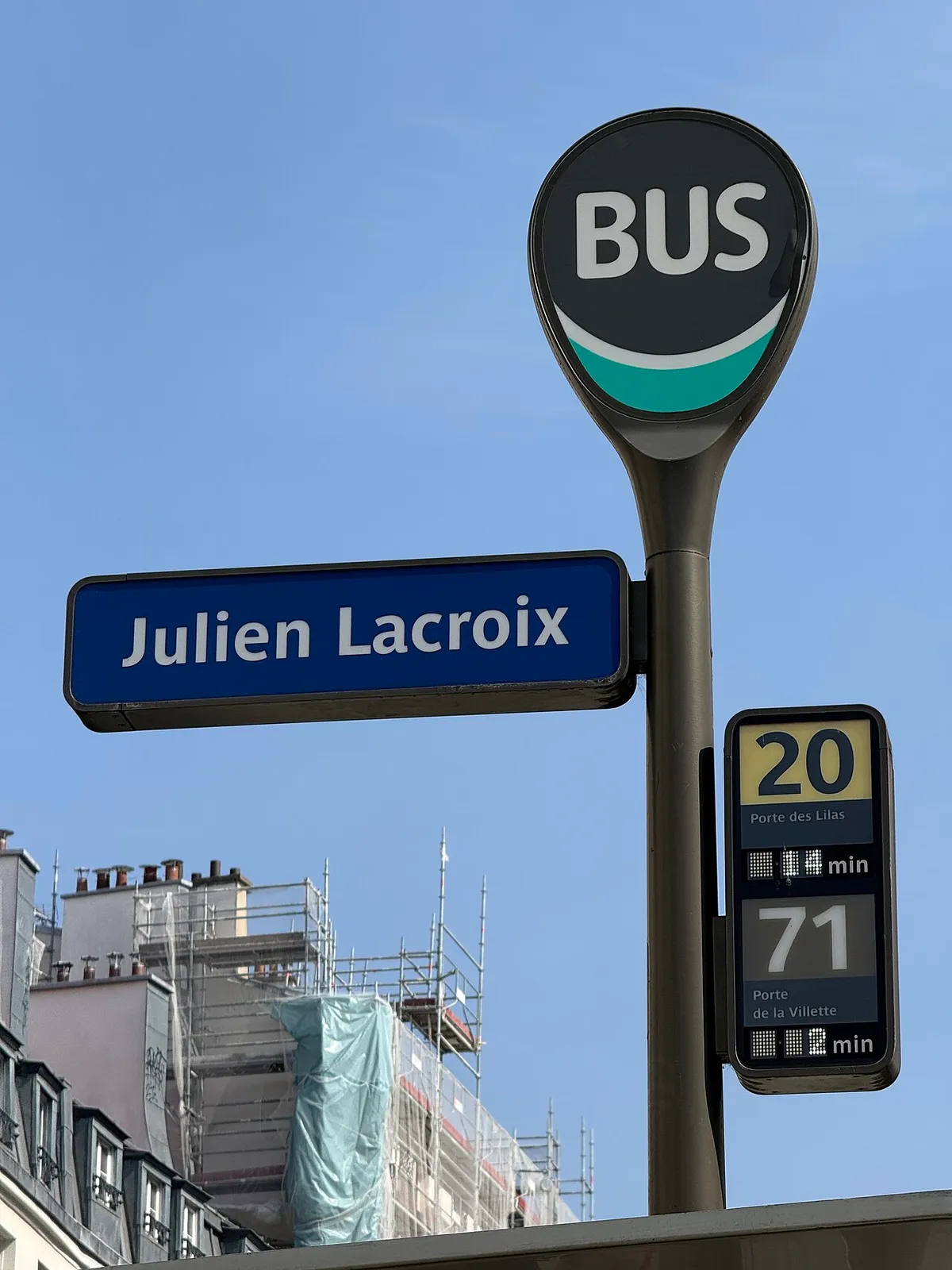 Rendez-vous à l'angle des rues de Belleville et Julien Lacroix