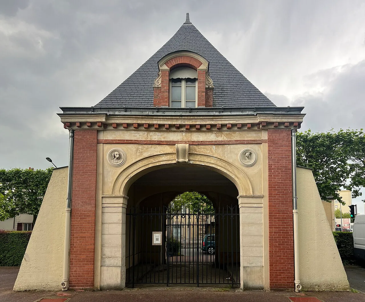 Porte Cochère de Bel Abord
