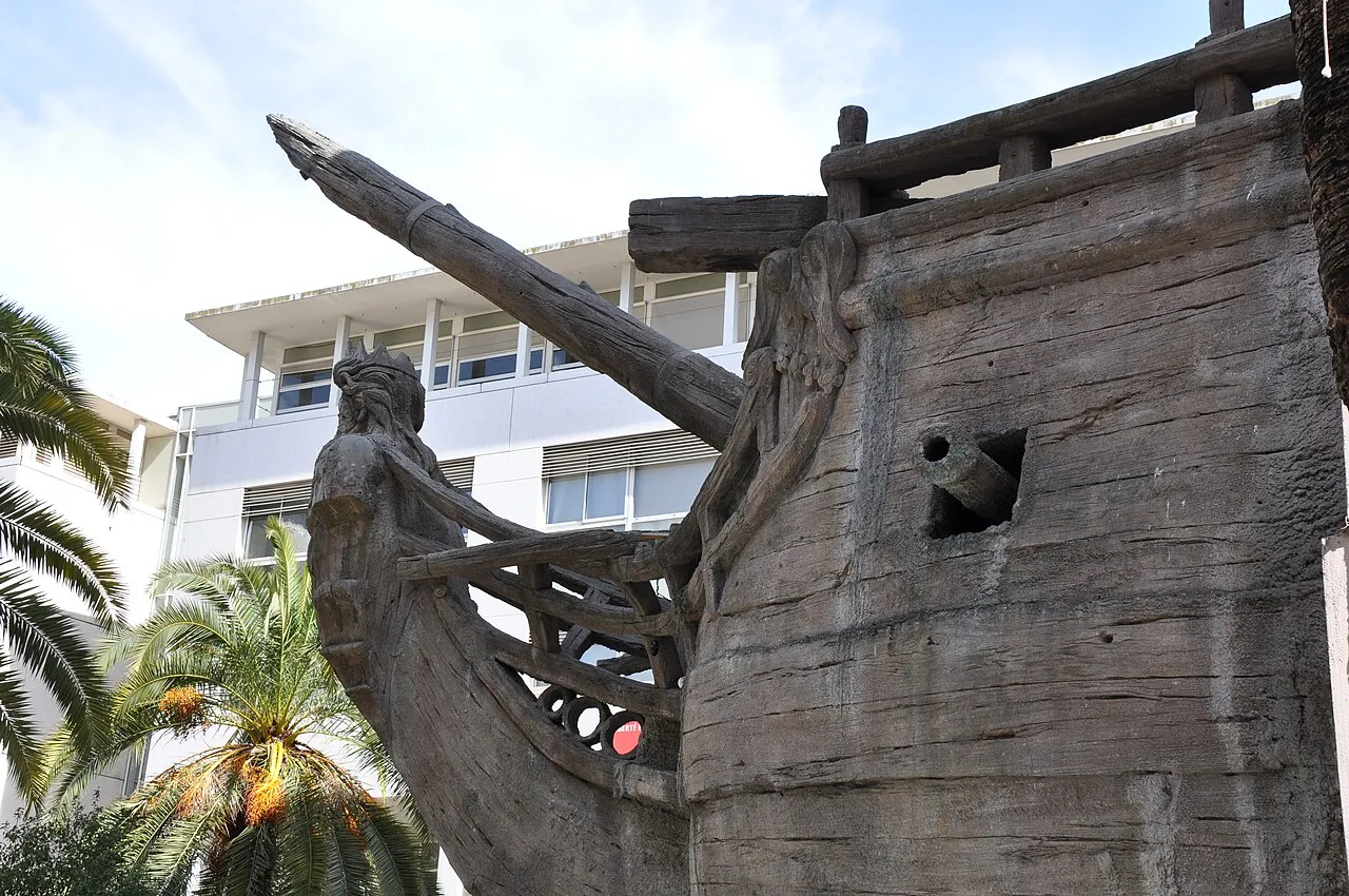 Le Bateau Sculpture