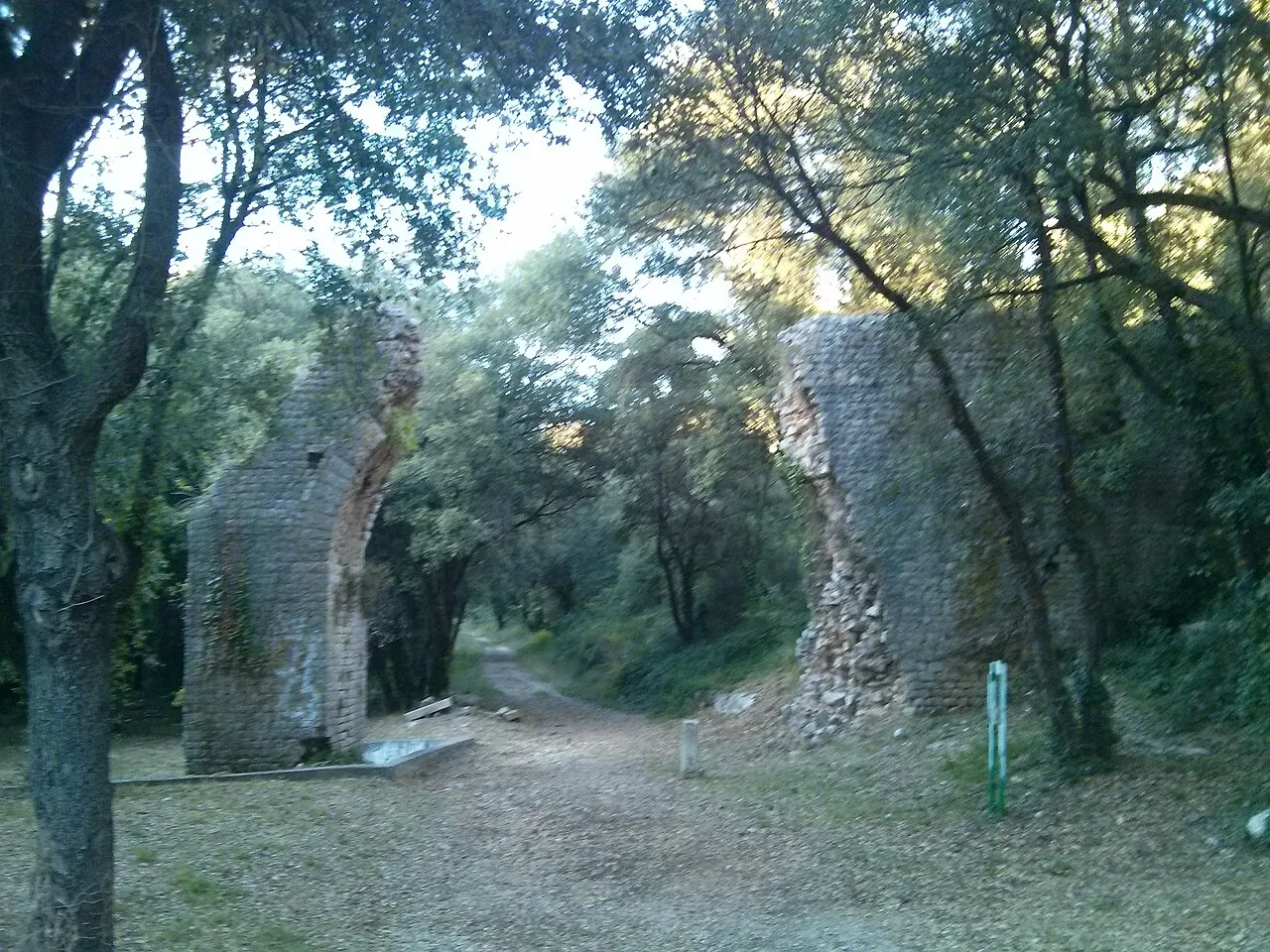 Aqueduc de Clausonnes (restes)