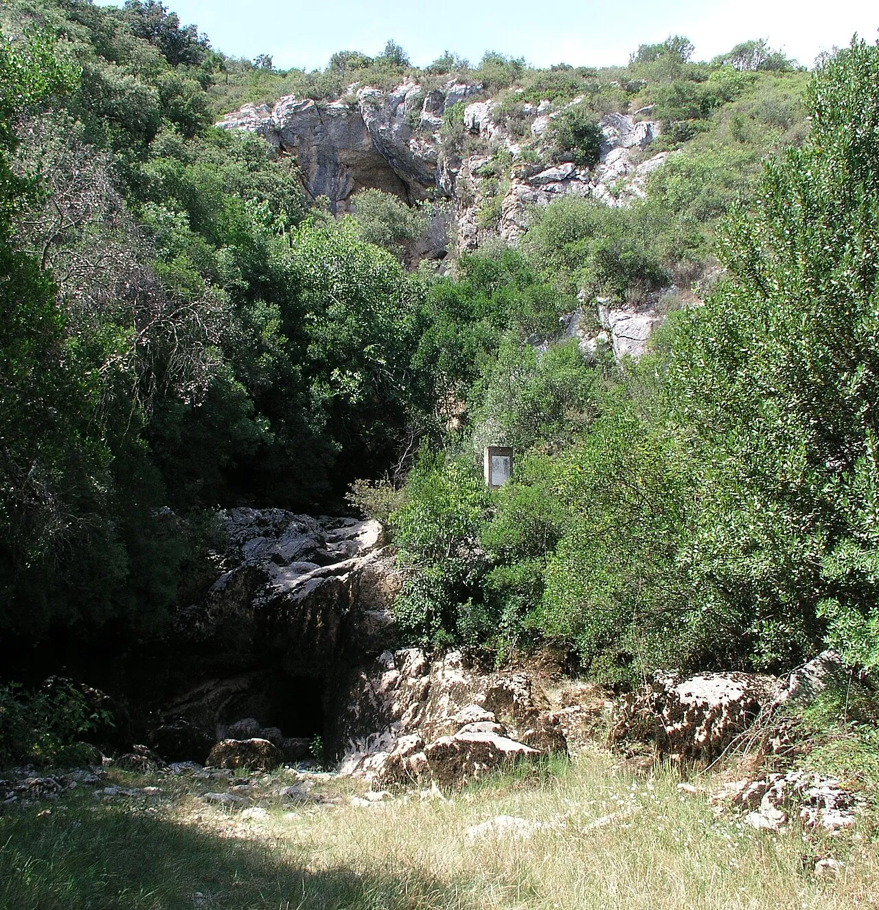 Grotte de Lafous (source du Lirou)