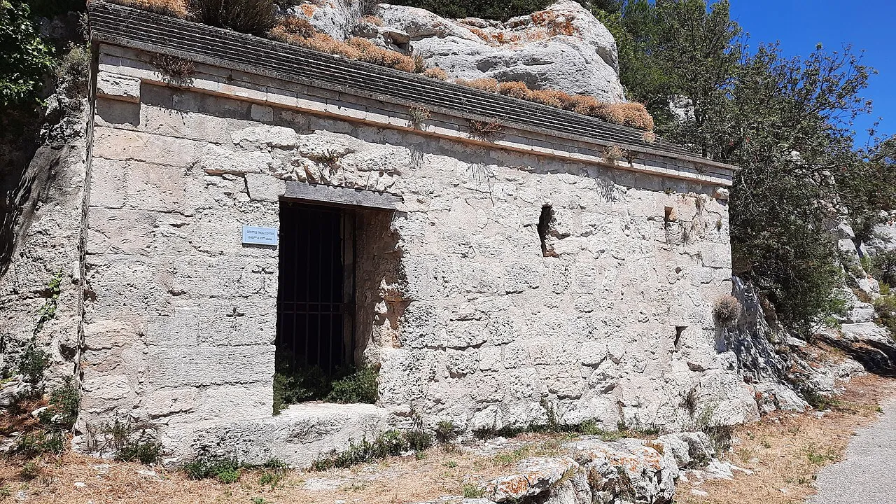 Habitat troglodytique