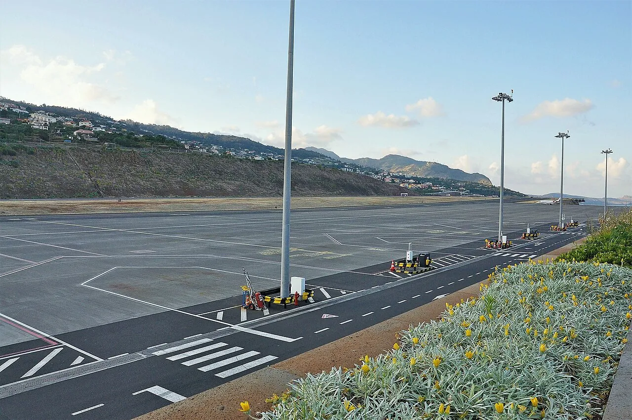 Airplane Spotting Terminal