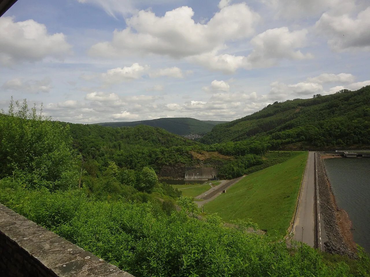 Vue sur le Barrage hydroélectrique