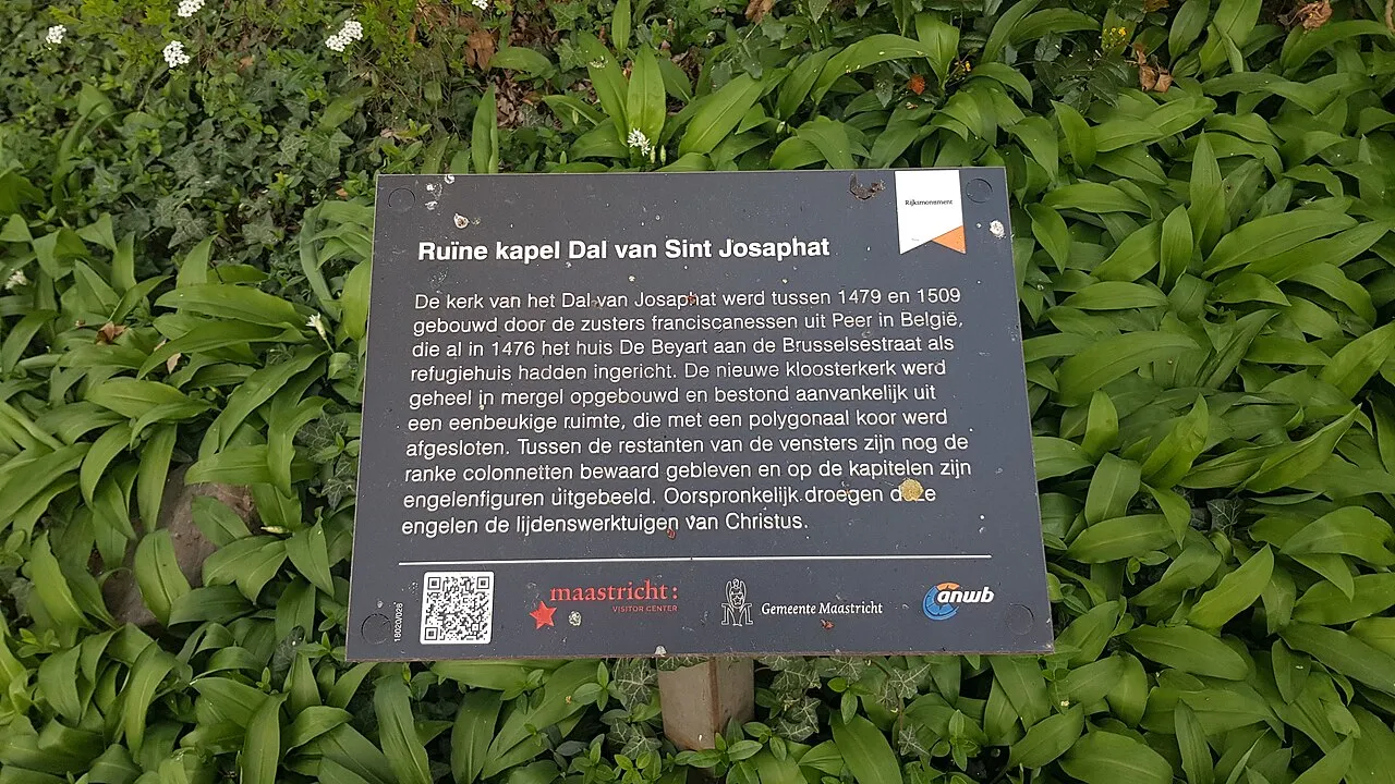 ruïne van de gotische kloosterkerk