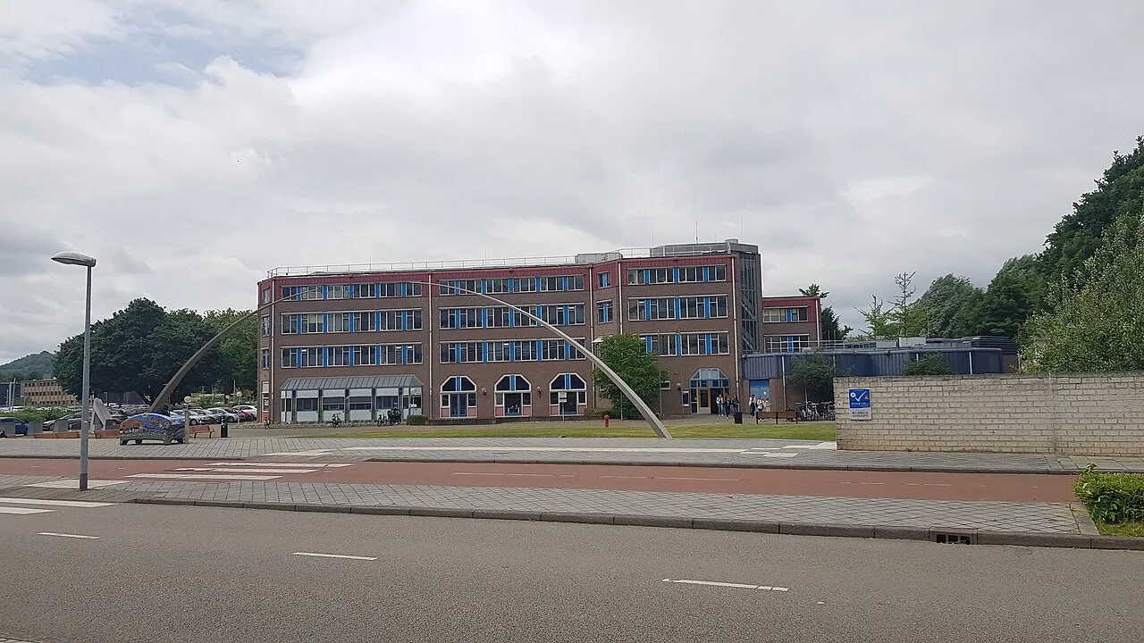 Monument van de dipoolmomenten van Peter Debye
