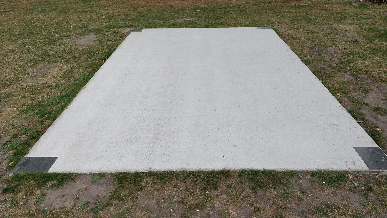 One minute sculpture
