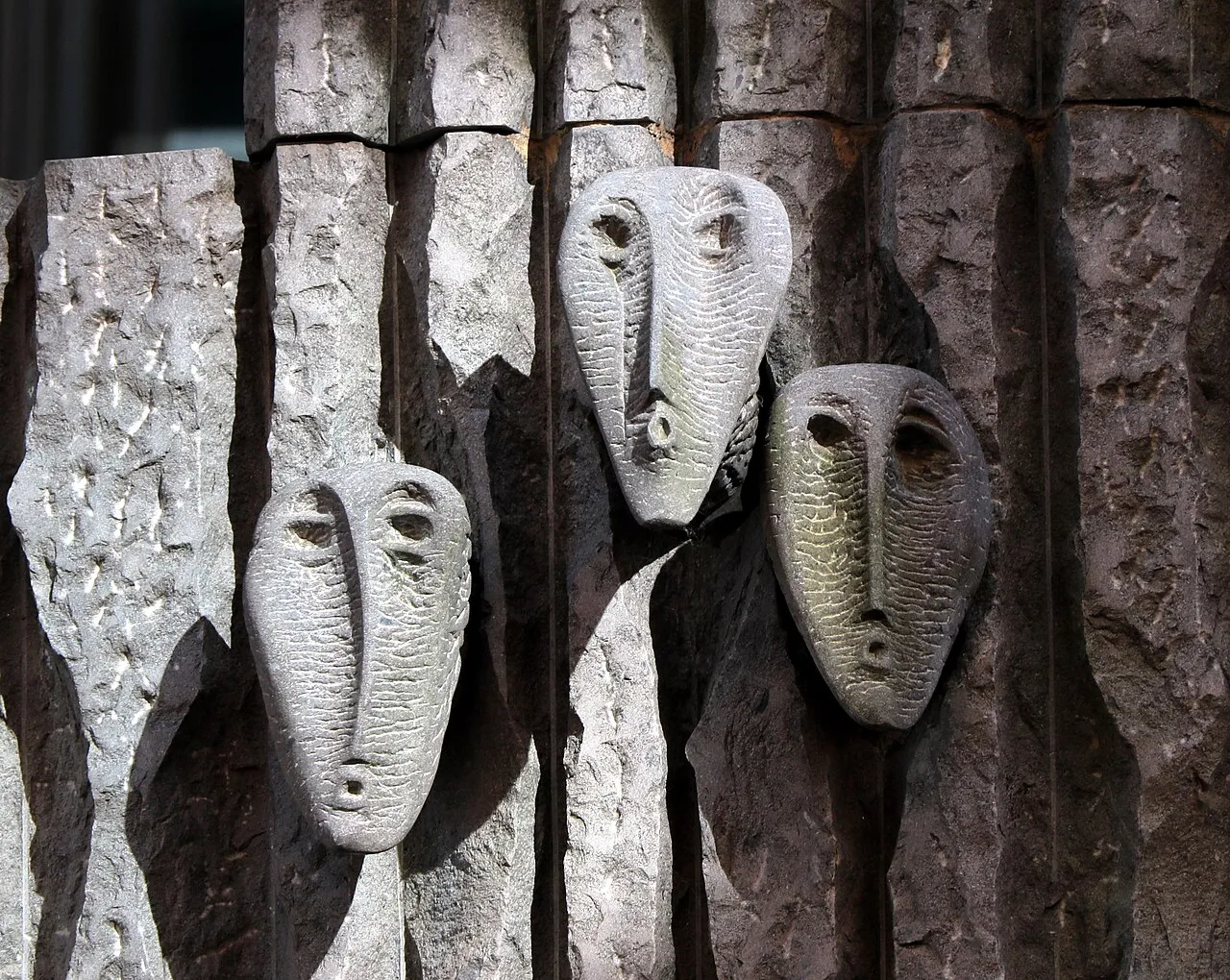 Fontaine aux masques