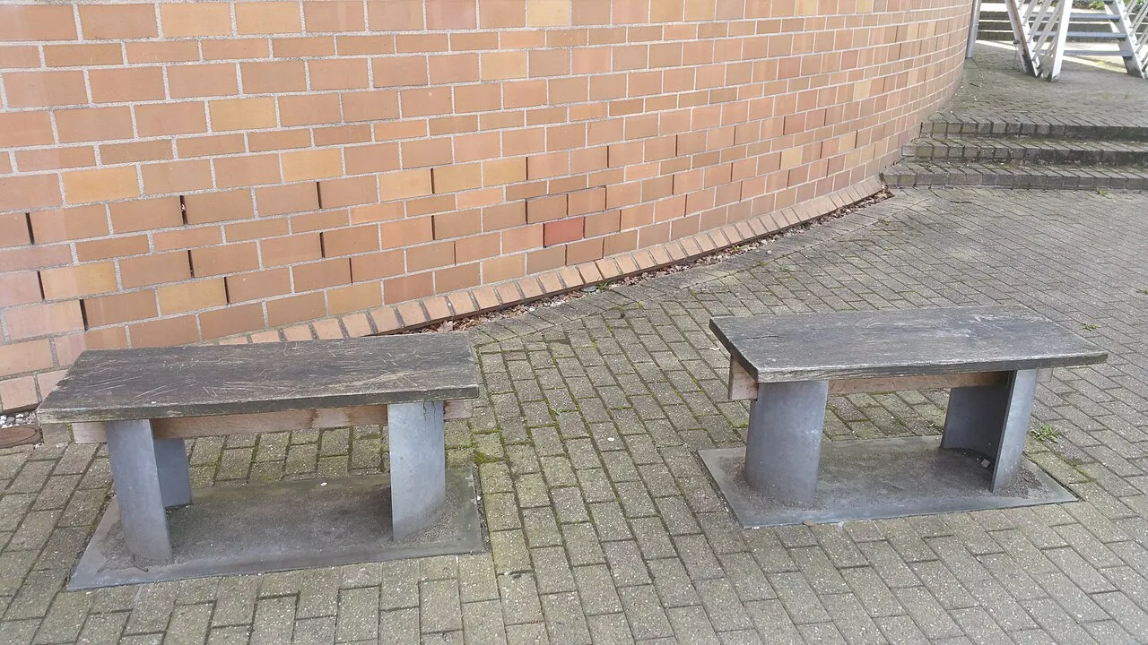 Metallbänke