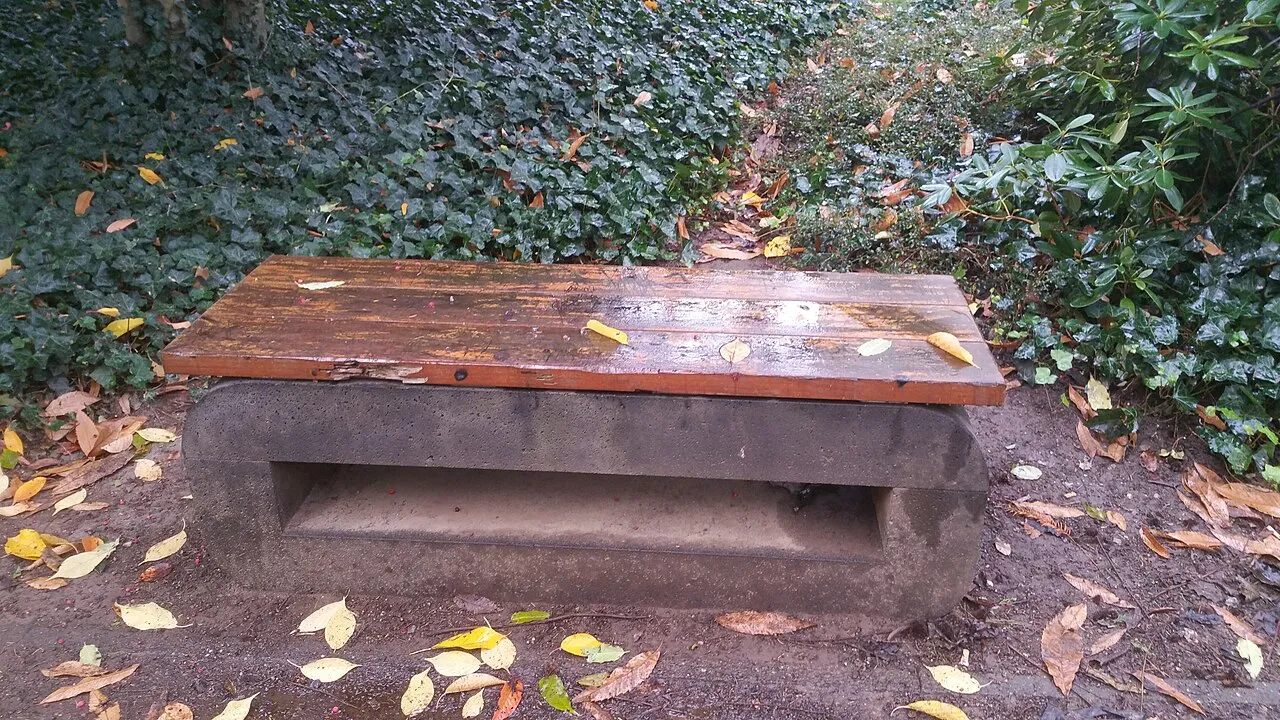 Steinbänke